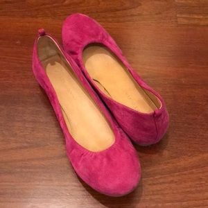 Fuscia suede stretch flats